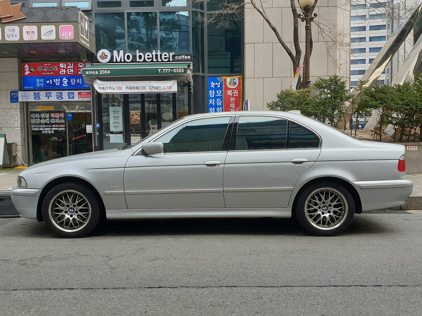 BMW E39 530i saloon side profile with Style 32 alloy wheels