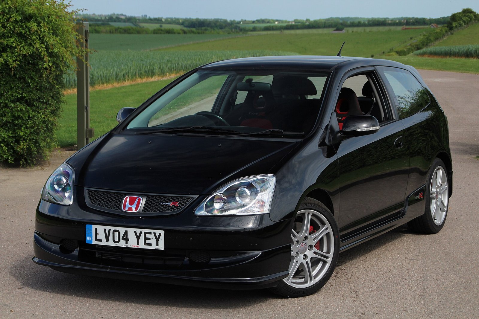 2004 Honda Civic Type R EP3 facelift with projector headlights, side view