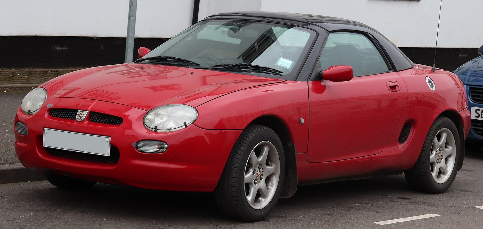 1999 MGF 1.8i front three-quarter view — the mid-engined roadster covered in this MGF buying guide