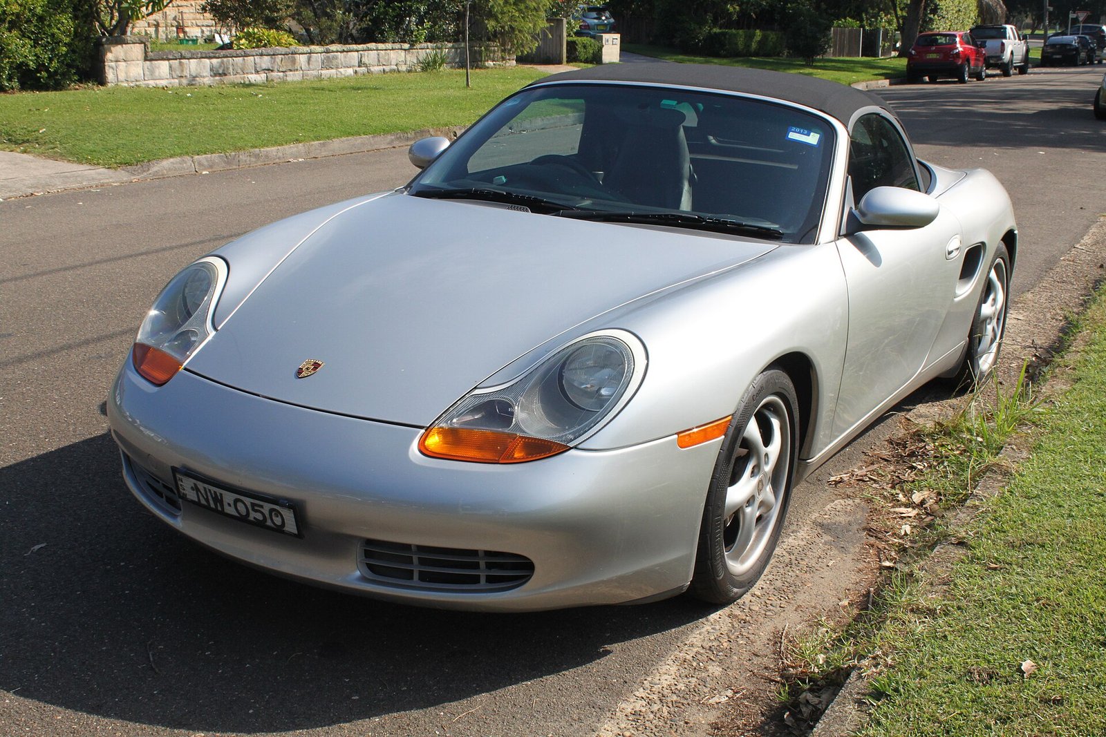 Porsche Boxster 986 pre-facelift roadster in silver, front three-quarter view